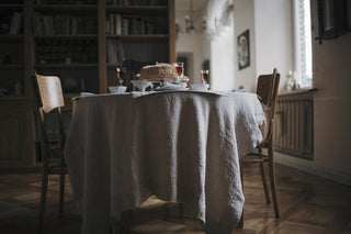 SWEET FEBRUARY: CLASSICAL YET MODERN TABLE DECORATION - Linen Tales USA 