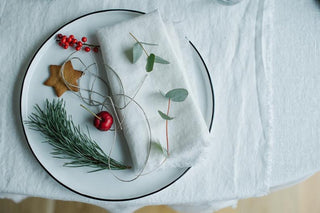 TAKE YOUR NEW YEAR’S EVE TABLE SETTING TO THE NEXT LEVEL - Linen Tales USA 